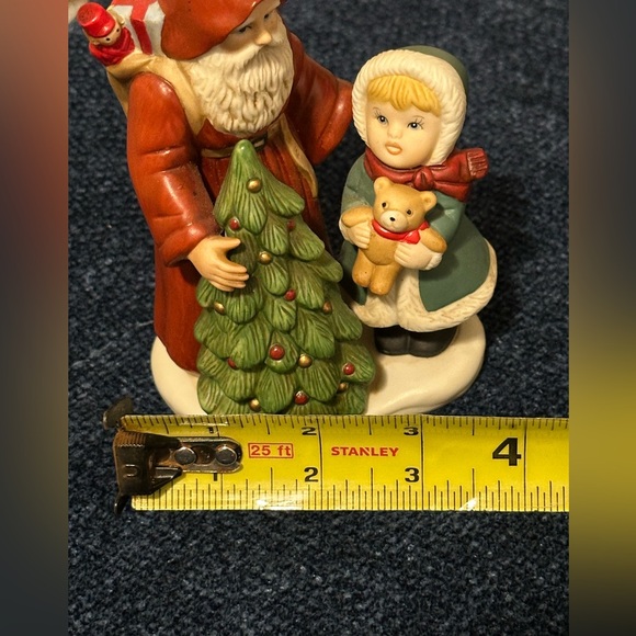 Santa and young girl figurine. Girl holds a teddy bear. Very cute!! - Picture 6 of 7